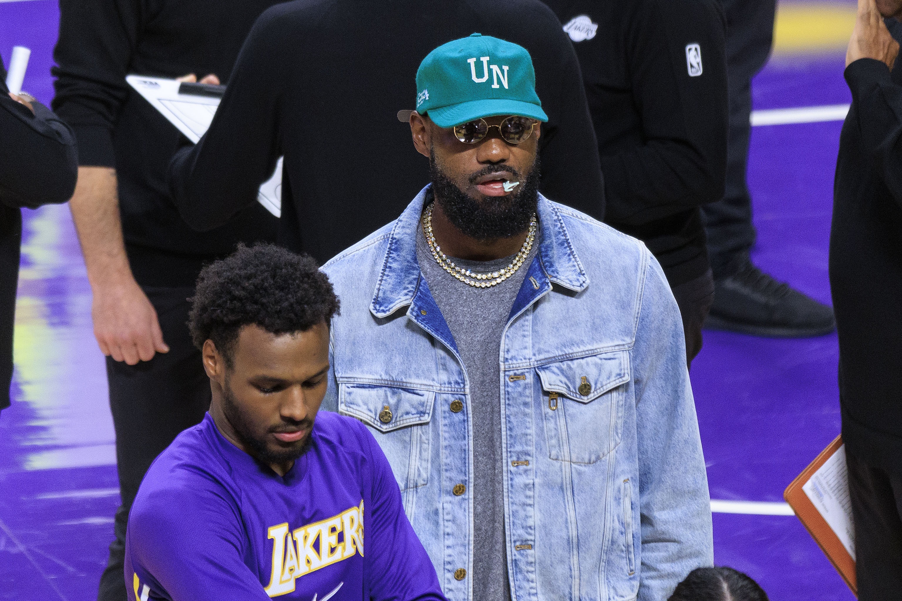 ESPN名嘴爆料：詹姆斯父子将重返骑士 消息源曾精准预言2018年手部骨折