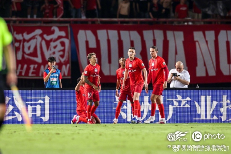纳萨里奥古斯塔沃均双响 河南主场5-1狂胜青岛海牛