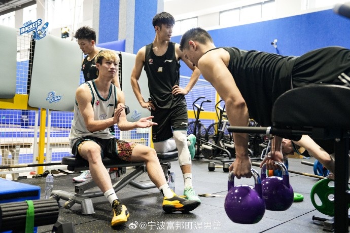 备战新赛季！宁波男篮晒训练日常：力量篇 埋头苦练
